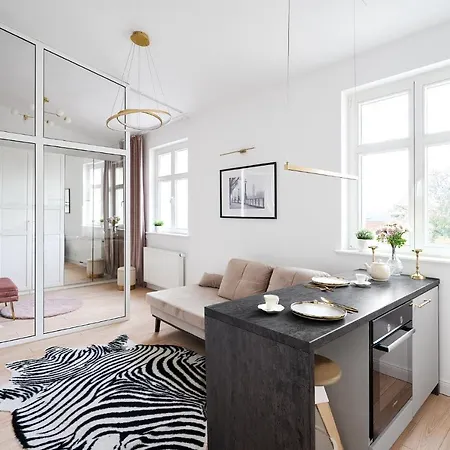 Top In Luxury Townhouse Apartment *