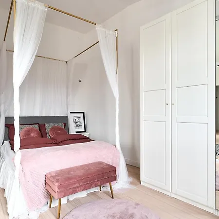 Top In Luxury Townhouse Apartment