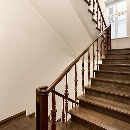 Top In Luxury Townhouse Apartment